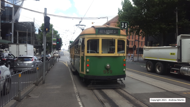 With points set for Latrobe Street and a white T light, 959 accelerates away from La Trobe and SPencer Streets heading for the Docklands precinct on an overcast December 20 morning in 2017.